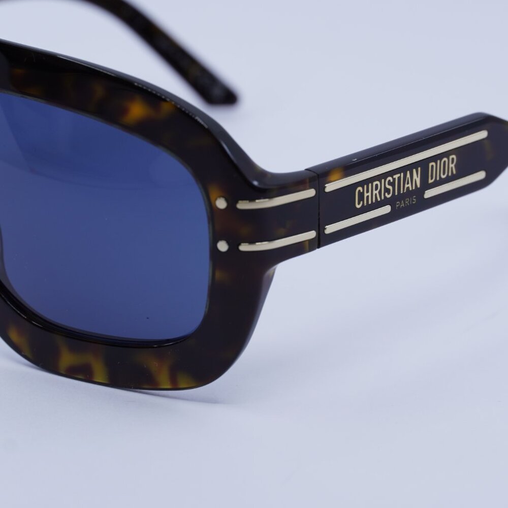 🕶️ New Dior DIORSIGNATURE M1U 20B0 Sunglasses - Shiny Dark Havana Frame - Picture 9 of 11